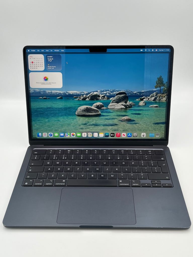 MacBook Air 13-inch (2022) A2681 Apple M2 8GB RAM - 256 GB SSD BH 86% - MIDNIGHT