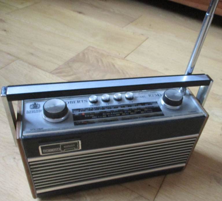 Vintage Roberts RFM3 Radio