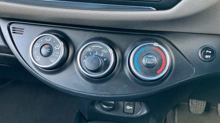 2017 Toyota Yaris 1.33 VVT-i Design 5dr Petrol Hatchback Hatchback Petrol Manual