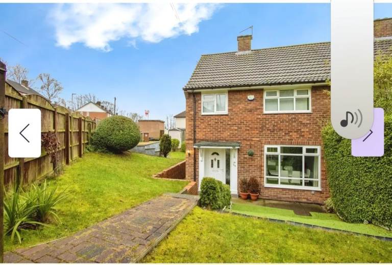 Semi detached 3 bedroom house in Seacroft 