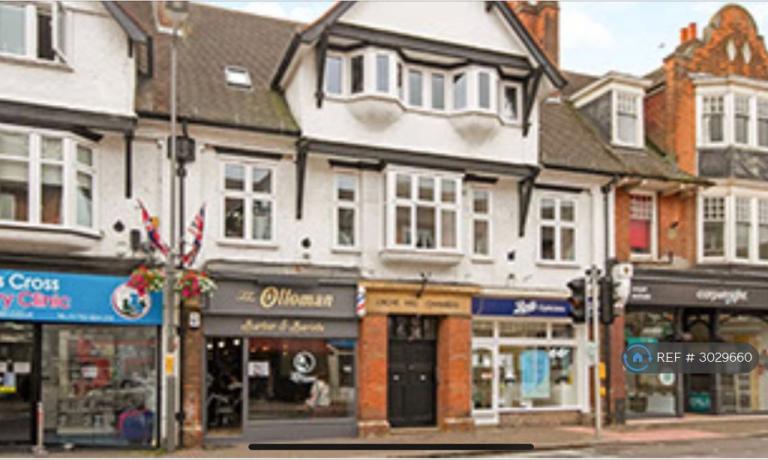 2 bedroom flat in Orche Hill Chambers, Gerrards Cross, SL9 (2 bed) (#3029660)