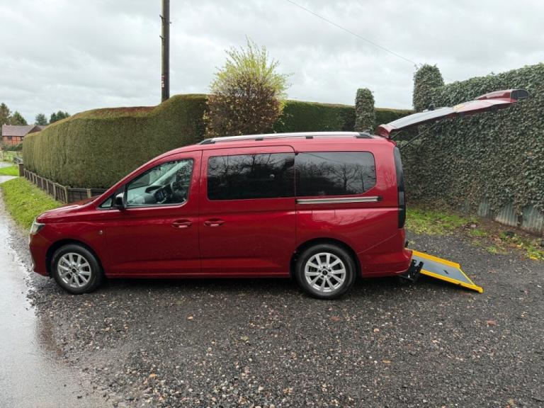  Ford Tourneo Connect 2.0 EcoBlue Titanium 5dr Auto 5 SEATS WHEELCHAIR Diesel