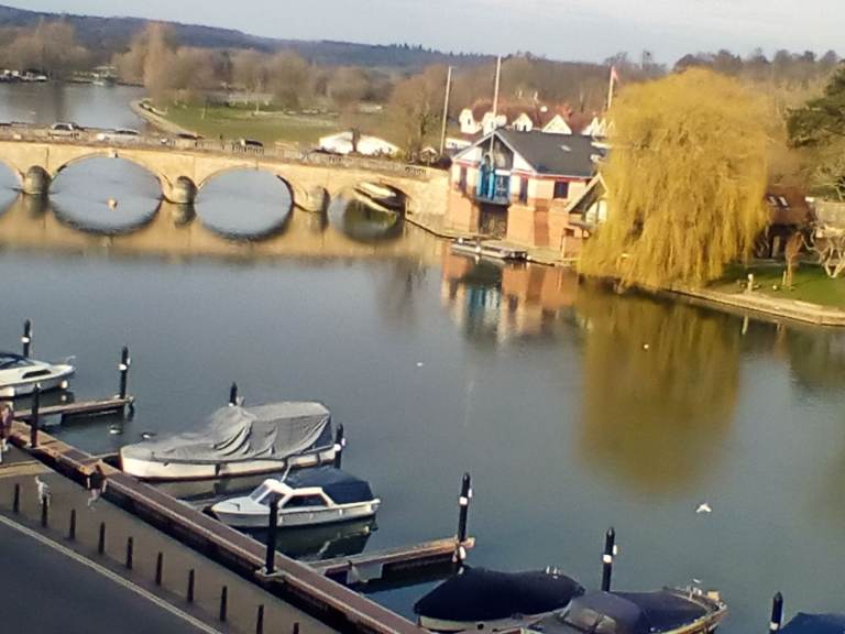 Henley riverside 2 bedroom flat to let 