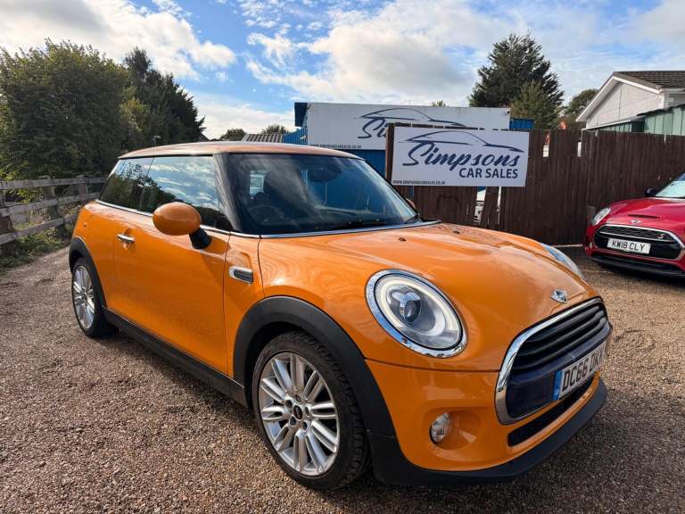 MINI HATCH 1.5 Cooper Auto Euro 6 (s/s) 3dr (orange) 2016