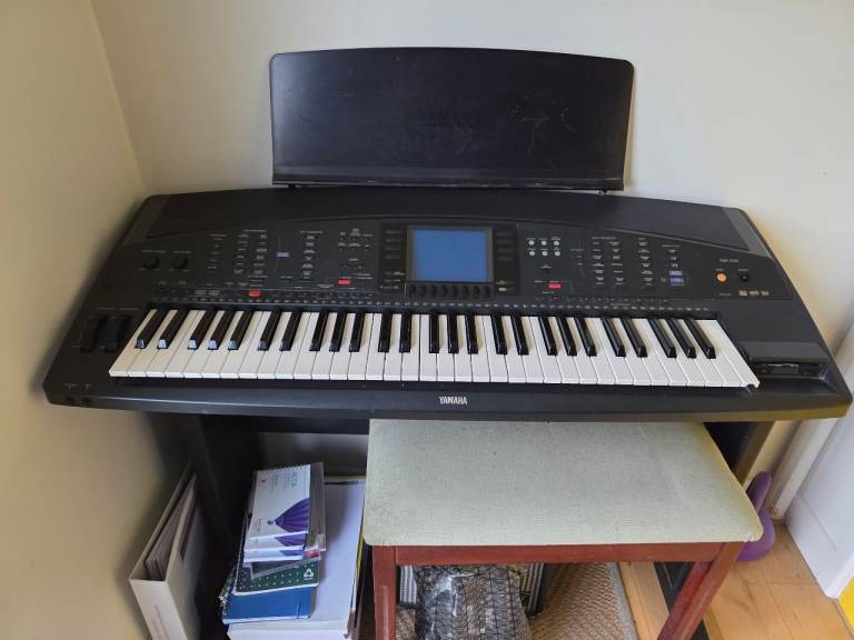 Yamaha psr 7000, with stand and stool 
