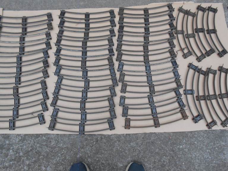 LARGE SCALE VINTAGE TIN PLATE CLOCKWORK HORNBY TRAIN SET.