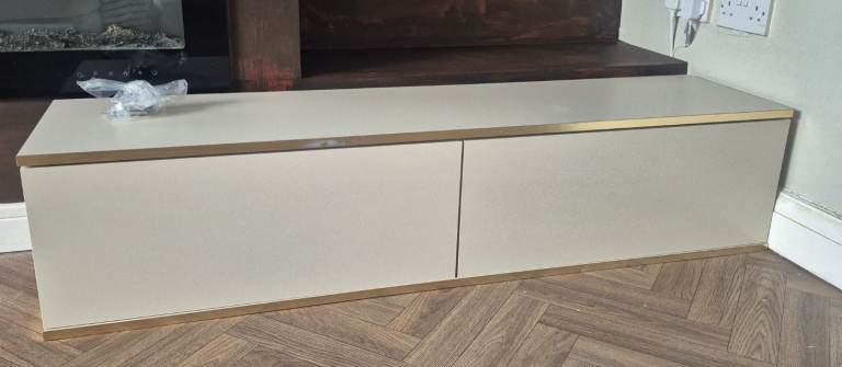 B&q floating tv unit