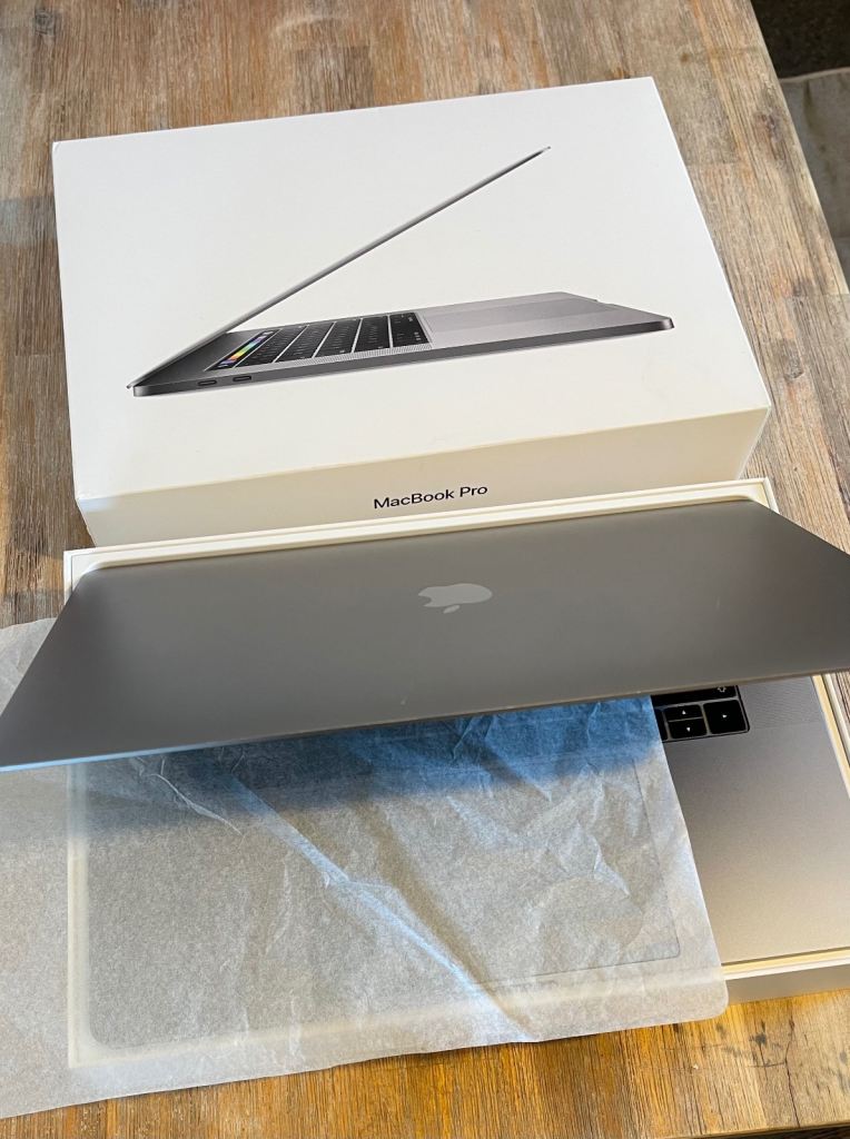 🔥MacBook Pro 15,4" Retina, 16GB mem, 1TB, boxed 2016, BRAND NEW Motherboard nad Battery 