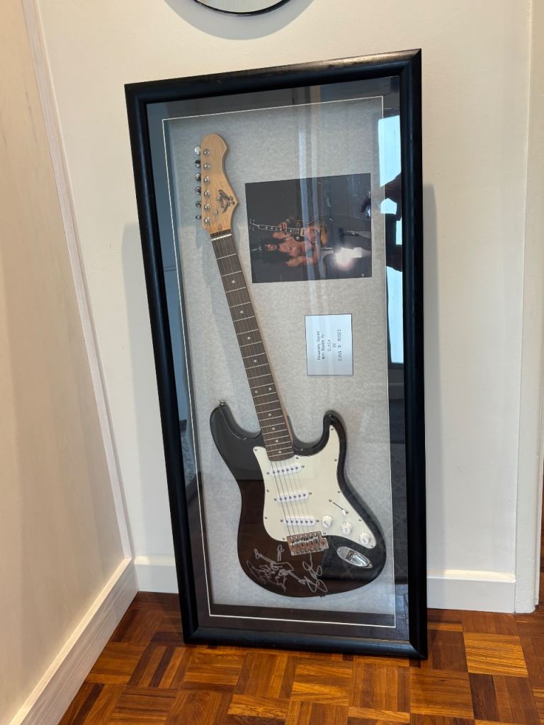 Slash Signed guitar 