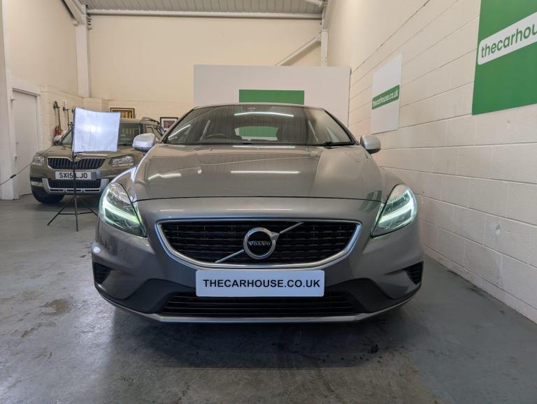2019 Volvo V40 2.0 T2 GPF R-Design Nav Plus Euro 6 (s/s) 5dr HATCHBACK Petrol Manual