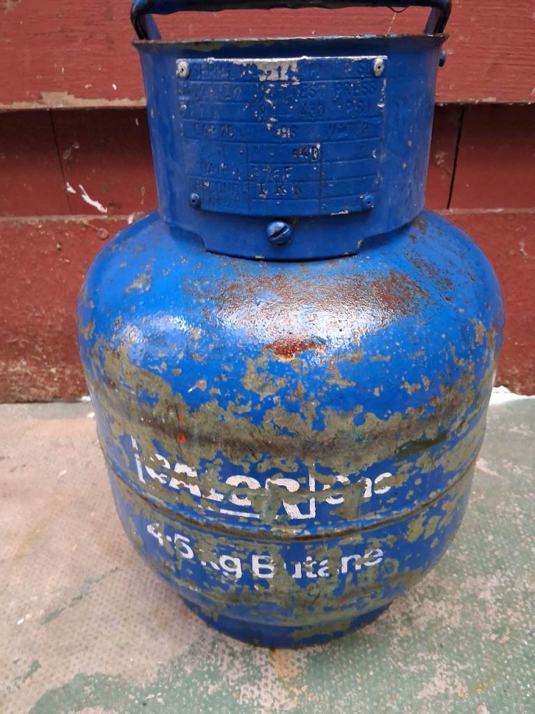 Calor butane gas bottle 4.5kg 2/3rd full. Great for vans / camping etc