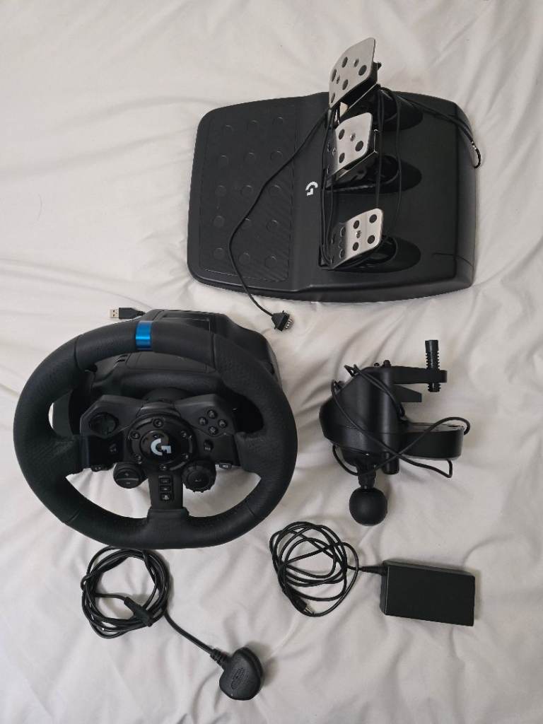 Logitech G923 Racing Wheel, Pedals + Shifter Bundle (PS5/PS4/PC) - Barely Used!