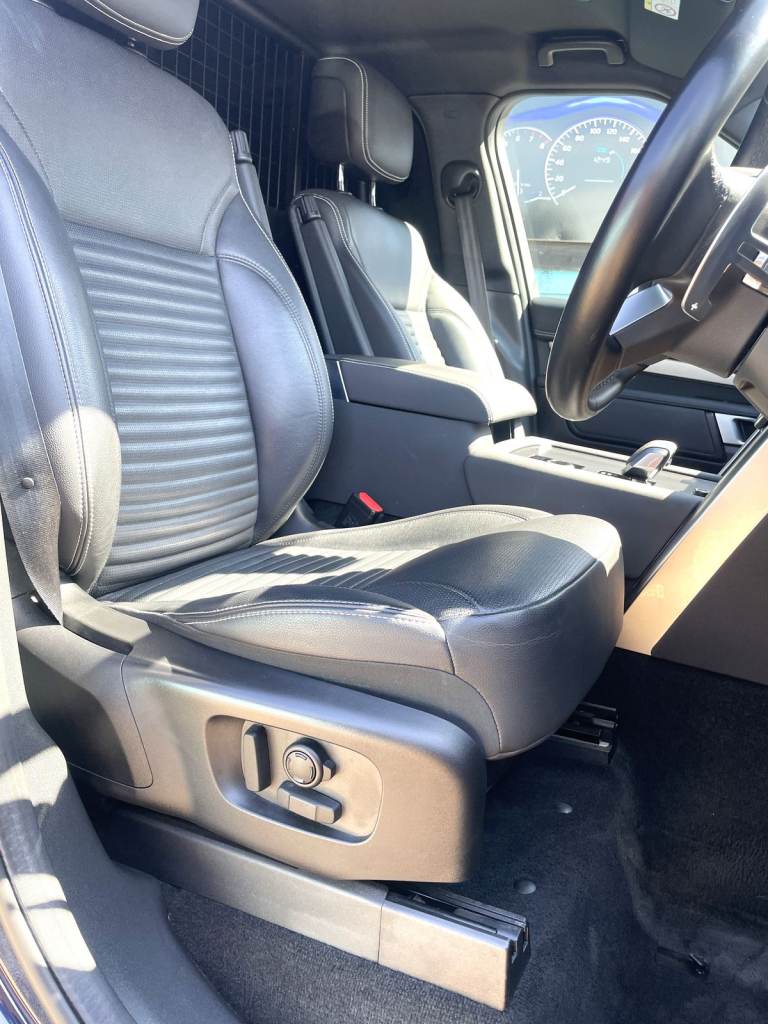 2022 Land Rover Discovery 3.0 D300 MHEV R-Dynamic SE SUV 5dr Diesel Auto 4WD Euro 6 (s/s) (300 ps...