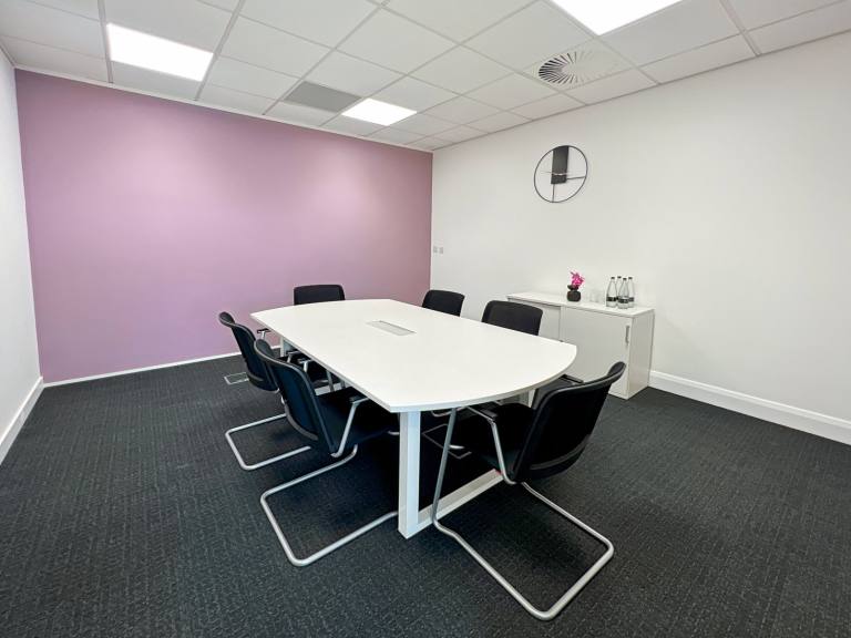 Leicester - LE19 1SY \ Productive Team Workspace with 4 Workstations
