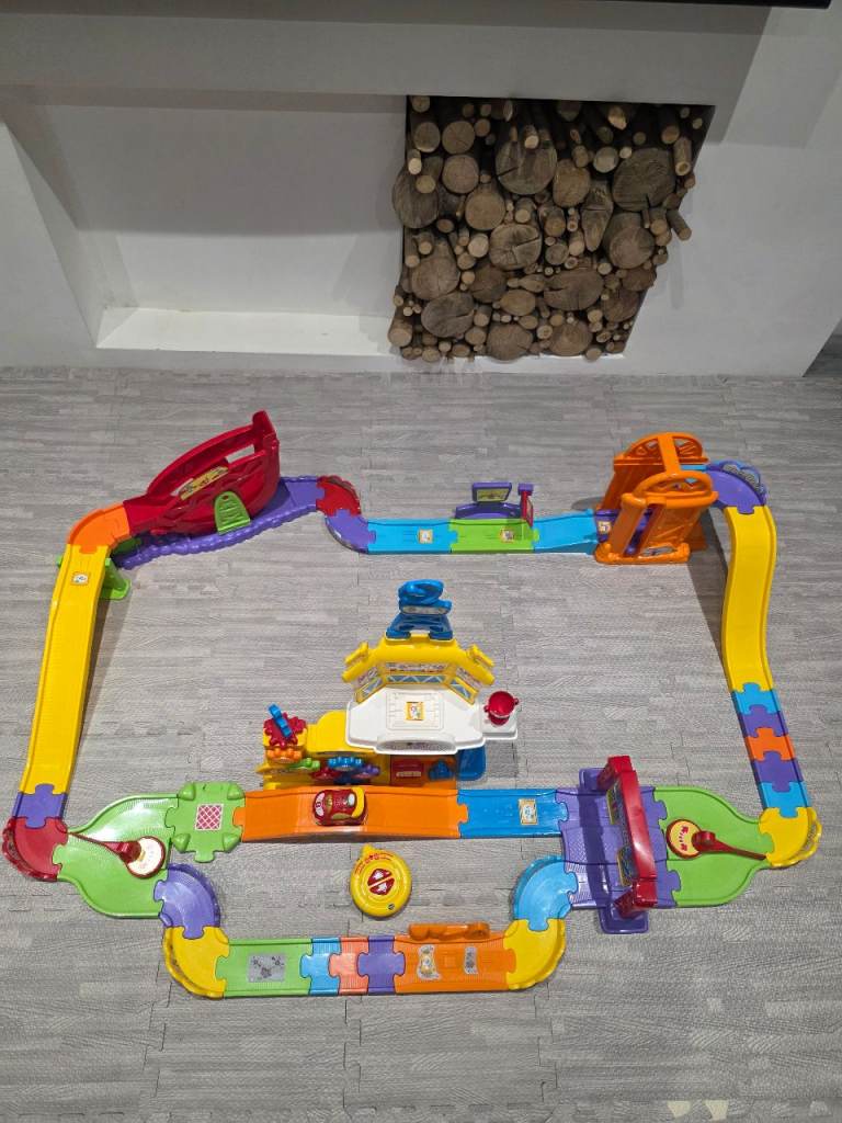VTech Toot-Toot Drivers Super RC Raceway with Remote Control Car