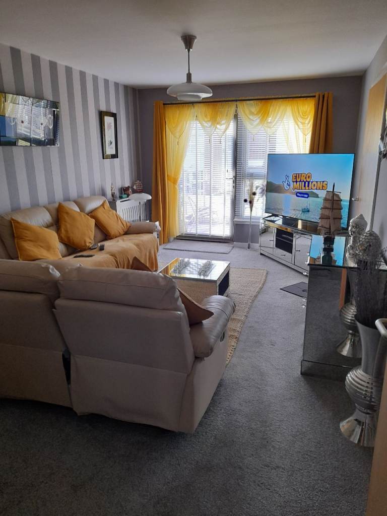 Kilsyth 1 bed looking anywhere scotland 