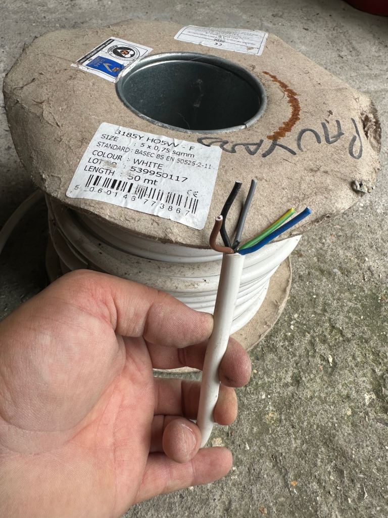 Drum of flexi 5 core white cable. 0.75mm