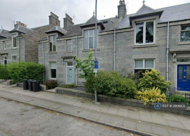 4 bedroom flat in Leslie Terrace, Aberdeen, AB25 (4 bed) (#2906831)