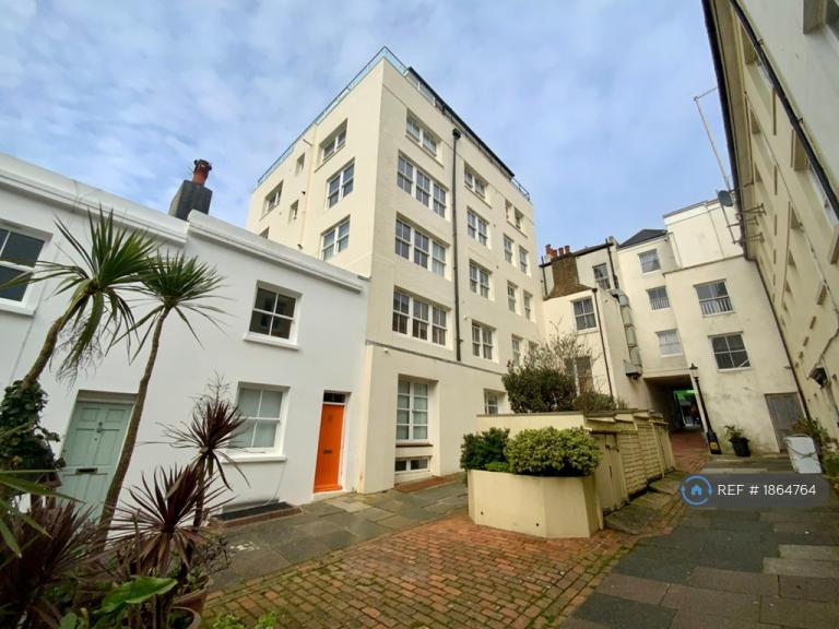 2 bedroom flat in Farman Street, Hove, BN3 (2 bed) (#1864764)