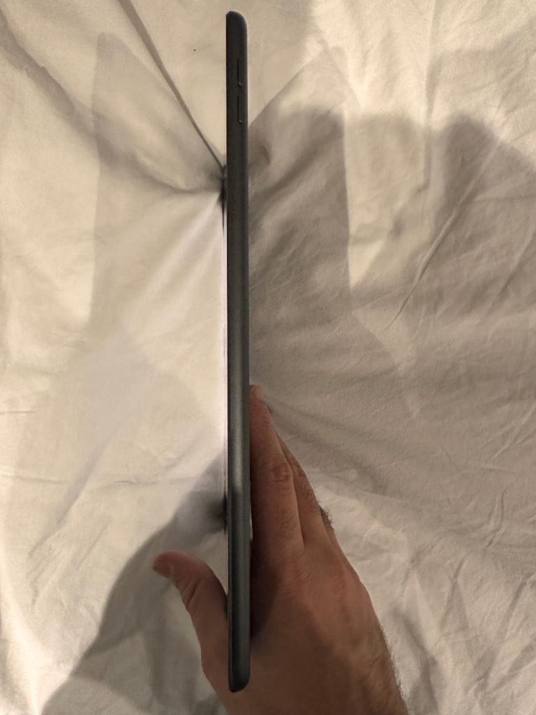 iPad, 8th gen, wifi, 128gb, ios26 