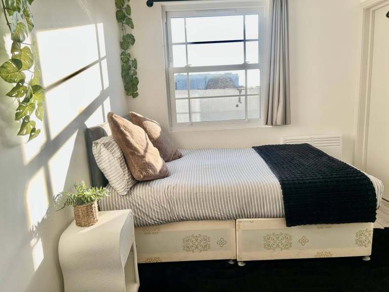 Turn-Key Studio Room – Prime Elm Grove, Sutton SM1 (All Bills Inc.)