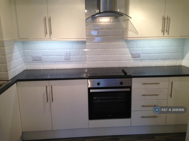 1 bedroom flat in Collingwood House, Greenhithe, DA9 (1 bed) (#2890816)