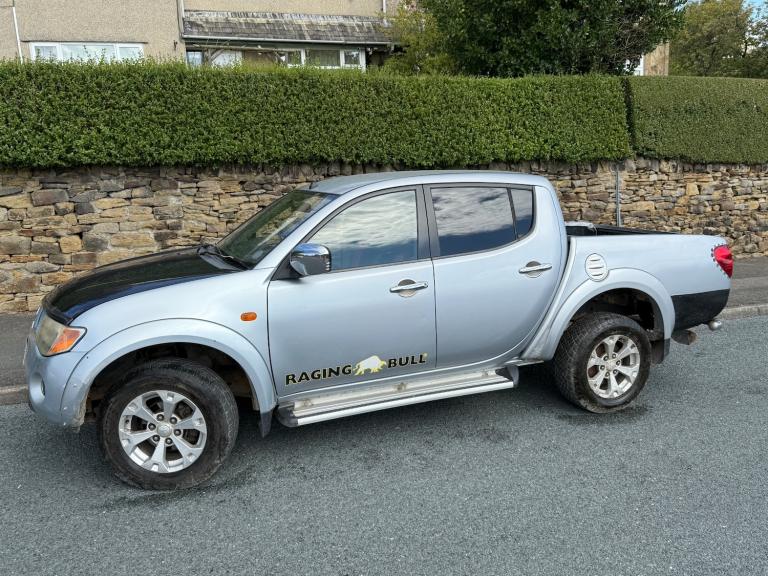 2009 MITSUBISHI L200 RAGING BULL D/C DOUBLE CAB MANUAL DIESEL 4X4 SILVER