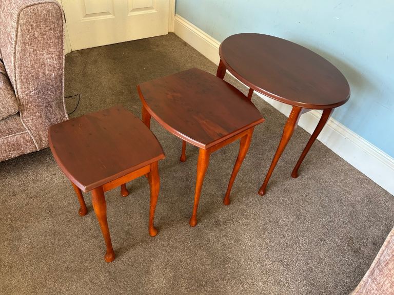 Oval Wooden Nest of Tables L H22in/56cm W23.5in/60cm D18in/46cm Good condition  D319
