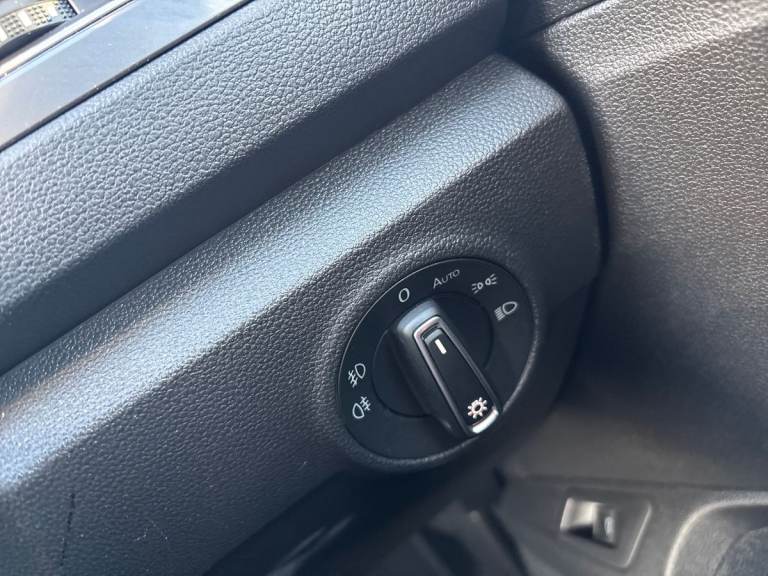 2019 Volkswagen T-Roc 2.0 TDI R-Line 5dr Hatchback DIESEL Manual