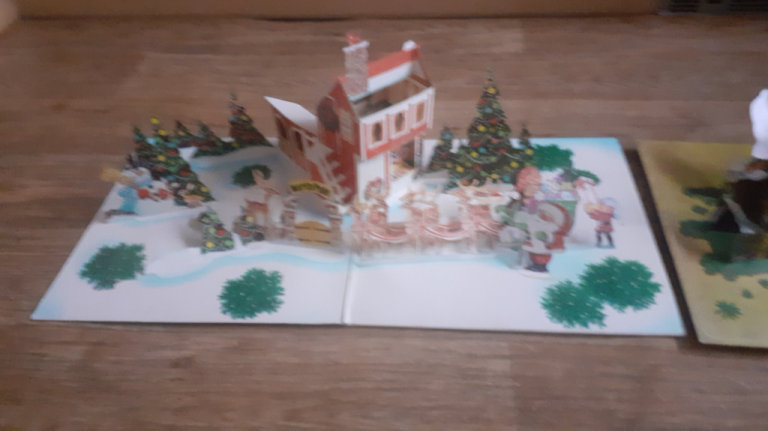 2 x pop up xmas scenes  