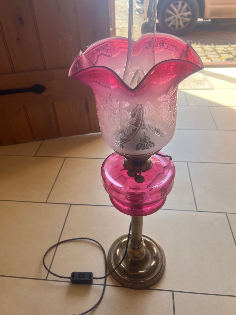 Vintage Cranberry Glass Table Lamp – Victorian Style”