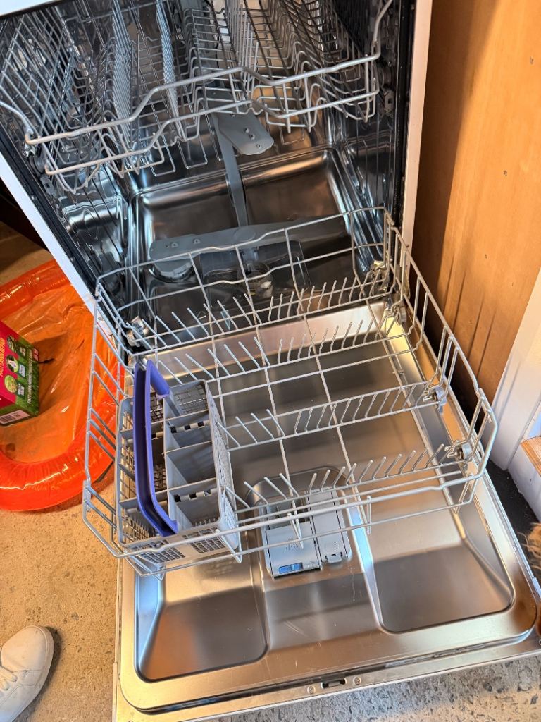 Integrated Dishwasher – Good Condition, White