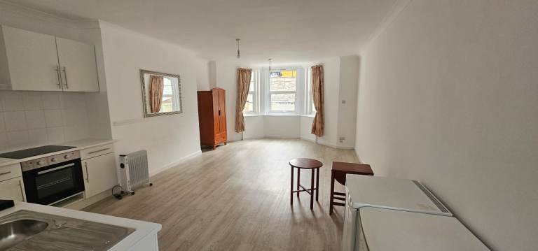 Studio Flat to Rent in Dawlish (Available 1st Oct)