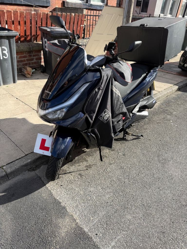 Honda PCX 125 (2025) – 16,000 Miles – £3,000 – Accessories Included