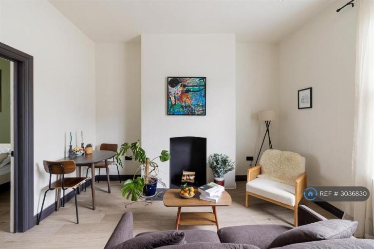 2 bedroom flat in Palmerston Road, London, E7 (2 bed) (#3036830)