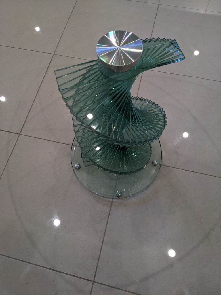 Solid sculptured glass kitchen table,top un screws.1200diameter