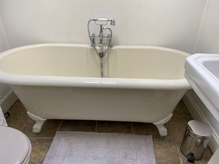 Cream Freestanding Roll Top Bath with Chrome Taps – Good Condition