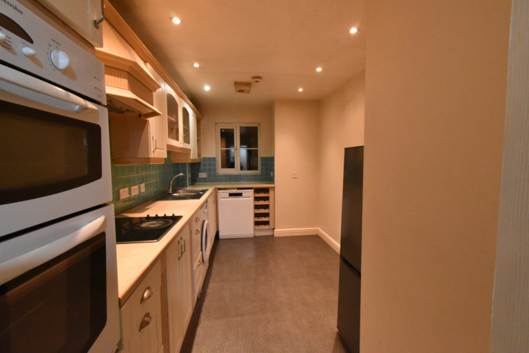 2 bedroom flat in Sheepcote Road, HA1