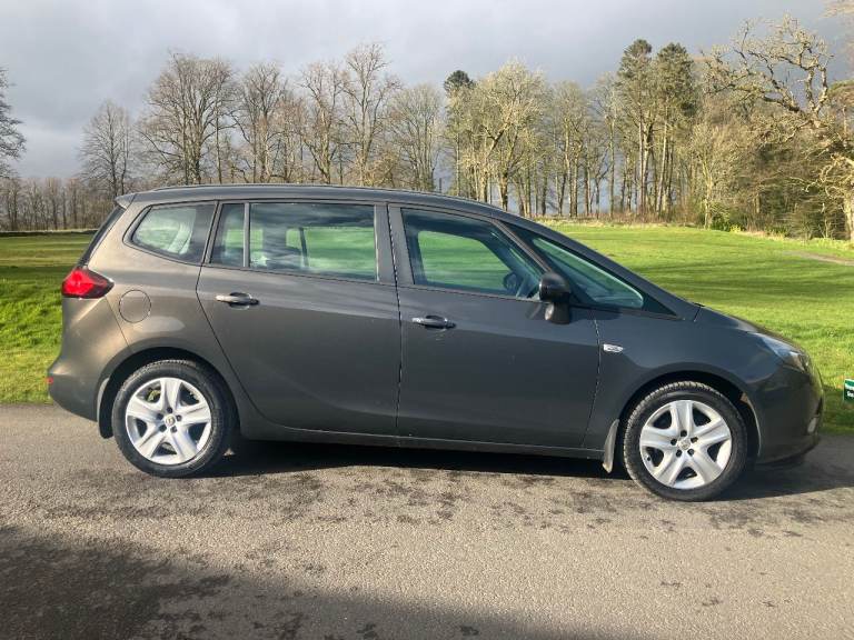 STUNNING 2015 VAUXHALL ZAFIRA TOURER EXCLUS TURBO (1364cc). MOT JAN-27. FULL SERVICE HIST. 7 SEATER.