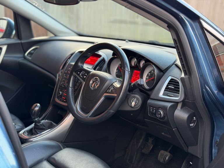 Vauxhall, ASTRA, Hatchback, 2013, Manual, 1956 (cc), 5 doors