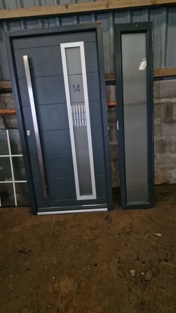 BARGAIN PRICE - Composite door - anthracite grey - and side screens