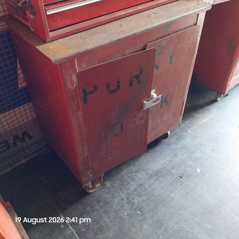 Snap on tool cabinet  old bottom section only
