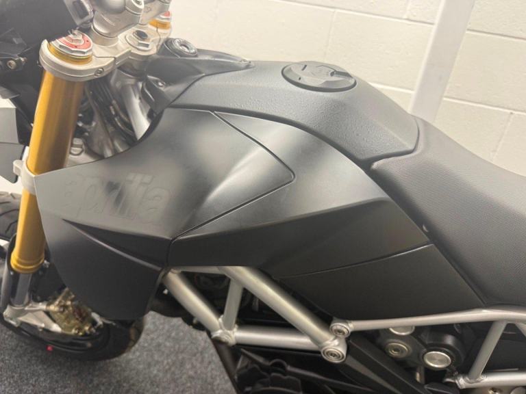 APRILIA DORSODURO 750 ** LOW MILEAGE - JUNE 2026 MOT **