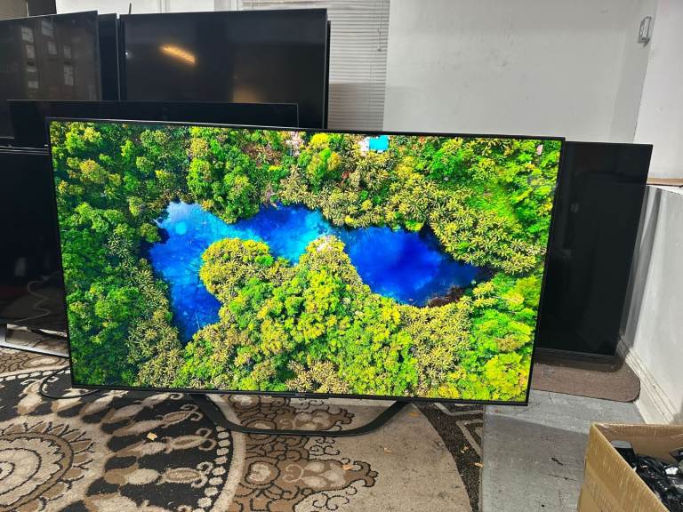 Hisense qled ultra smart 4k 65nch used good condition tv 