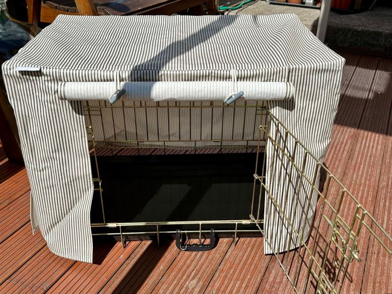 Lords and Labrador Medium dog crate with wipe clean cover.