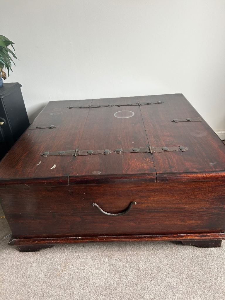 Large Wooden Storage Chest / Trunk – Good Condition