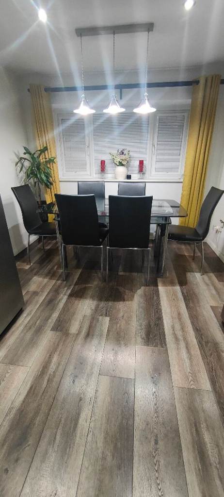 Dinning table and chairs set 