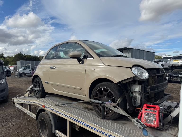 Fiat 500 1.2 2013 beige BREAKING FOR PARTS 