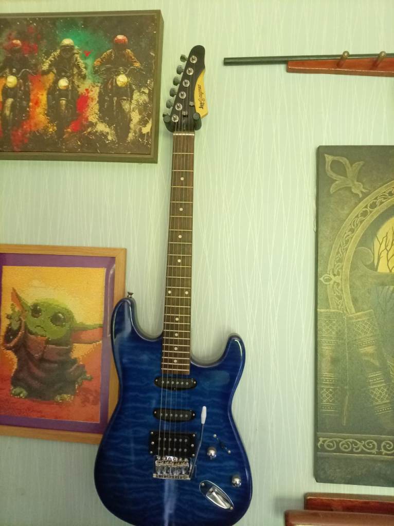 Selection of Guitars and Ukuleles – Various Conditions