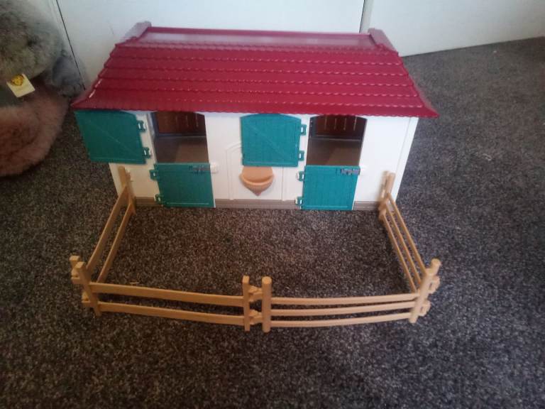 Schleich stable